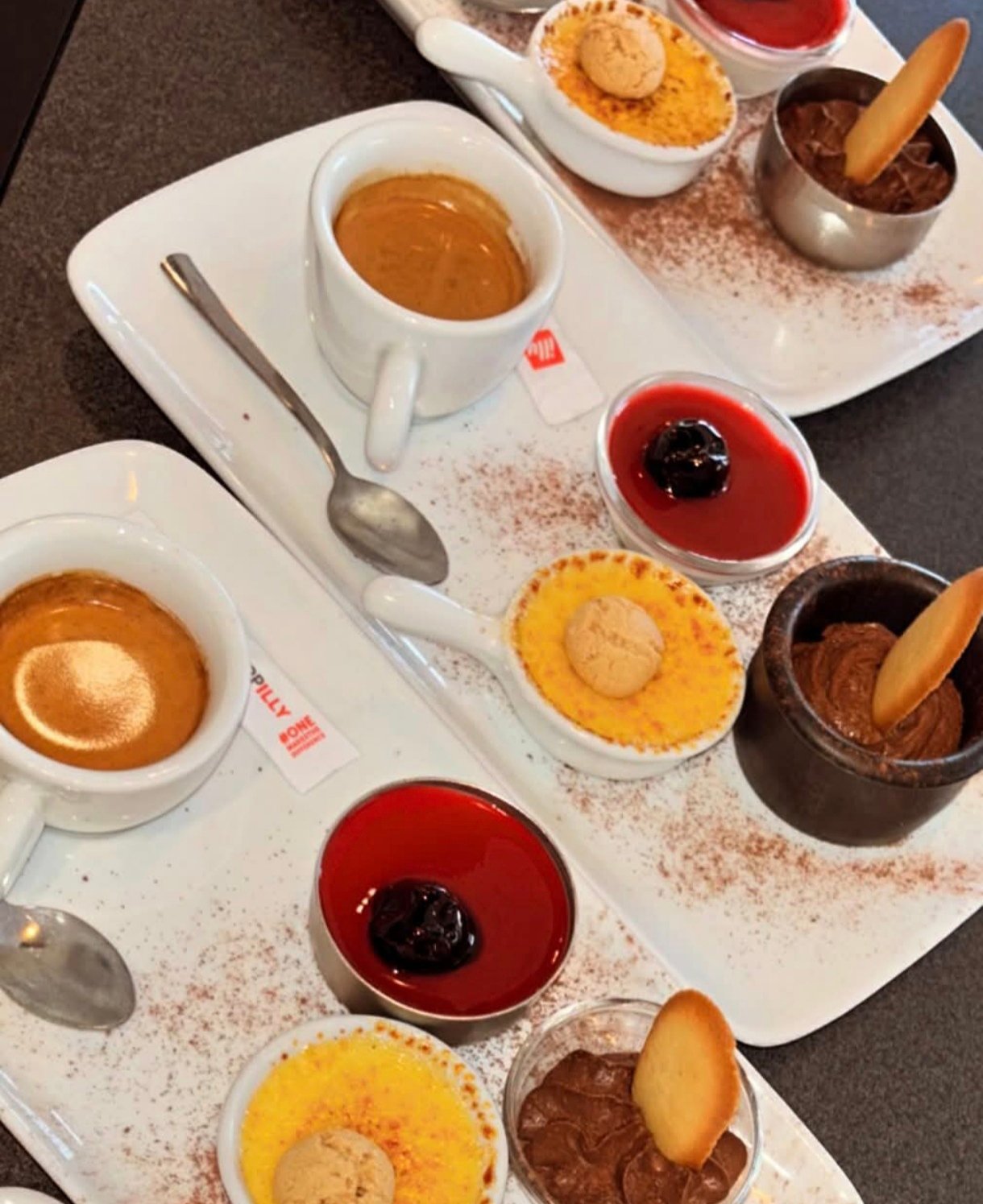 Cafés gourmands — espresso Illy et mignardises