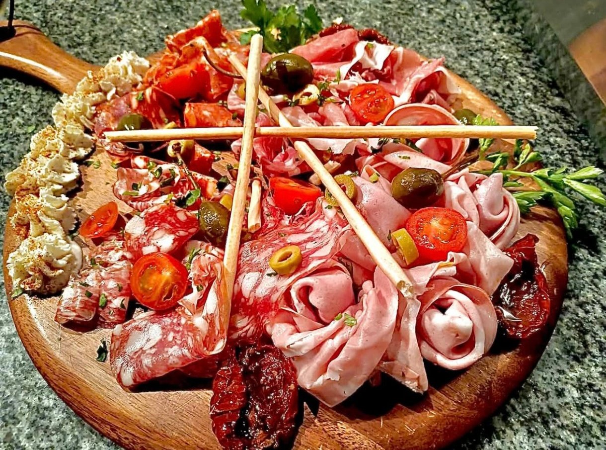 Planche de charcuteries italiennes à partager